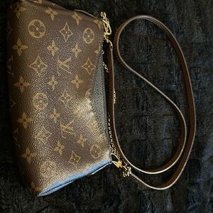 Cross body- great condition!